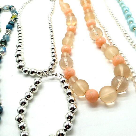 7 Beaded Necklaces + 1 Beaded Bracelet Jewelry Lot of 8 - Picture 6 of 10